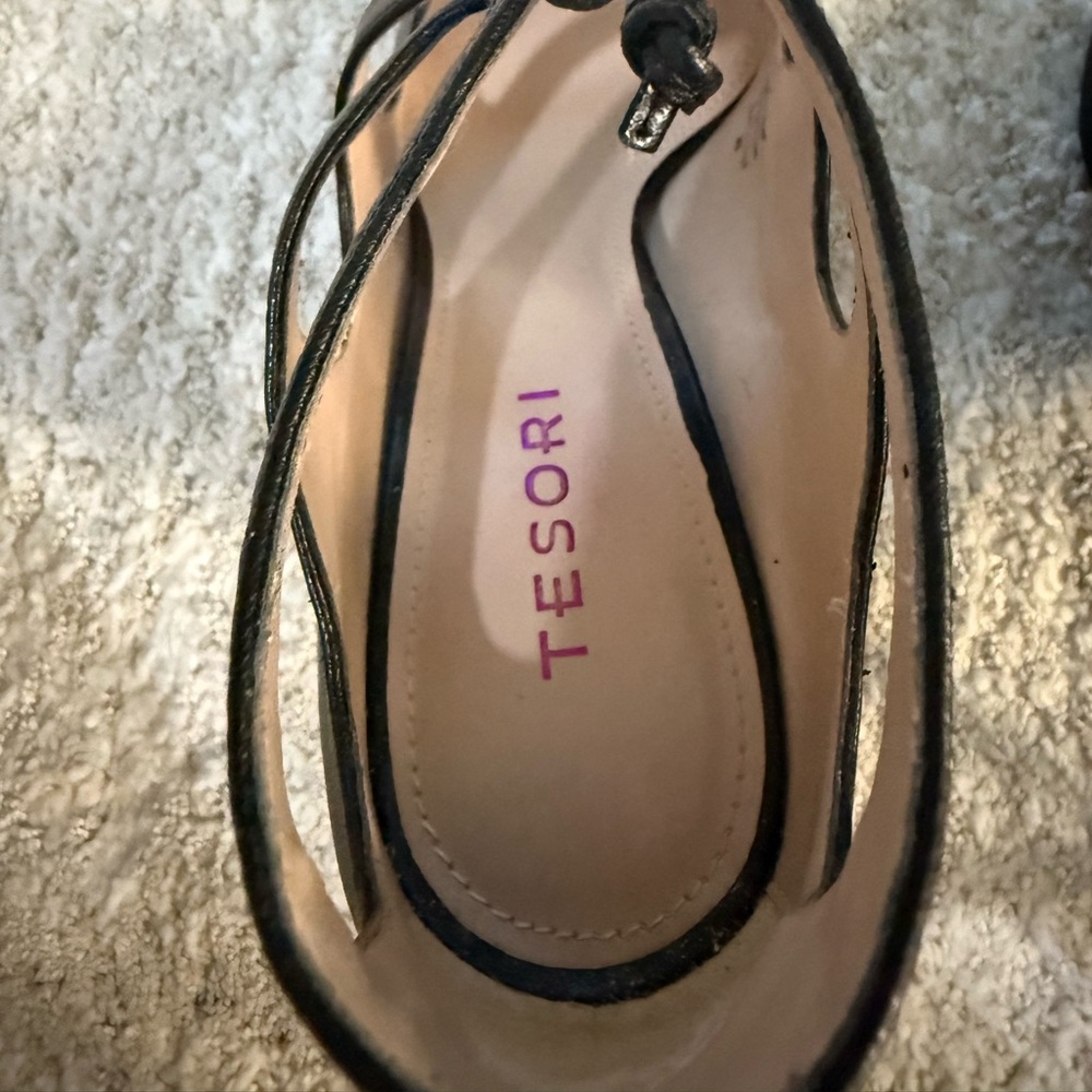 Tesori Women's Black Almond Toe Lace Up High Heels Size 9 - Picture 8 of 8